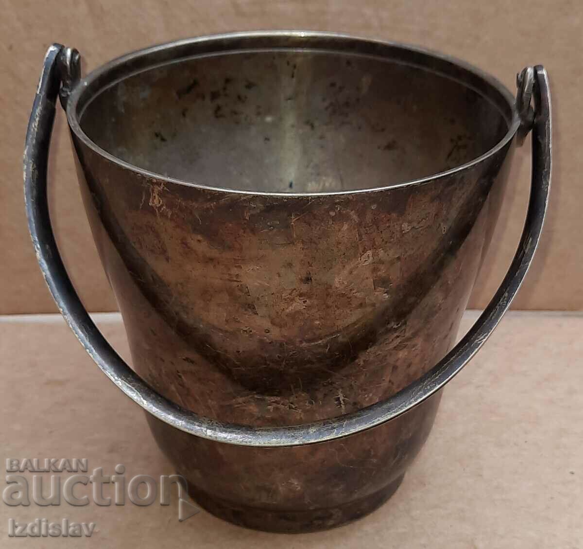 Vintage ice bowl. Silver plated brass. Vintage ice bowl. Silver plated brass.