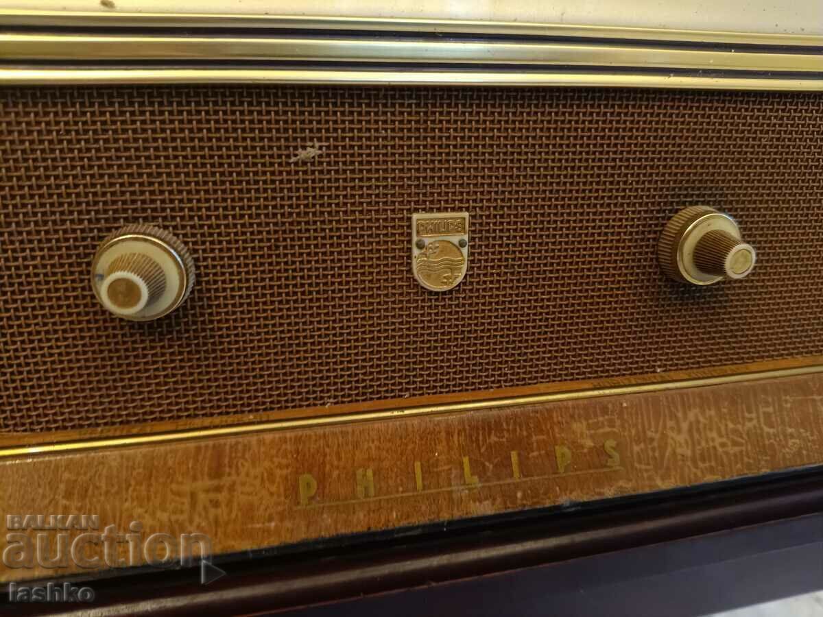 Παλιά τηλεόραση Philips Raffael με τιμή 199.99 BGN | € 102.25 Παλιά τηλεόραση Philips Raffael με τιμή 199.99 BGN | € 102.25