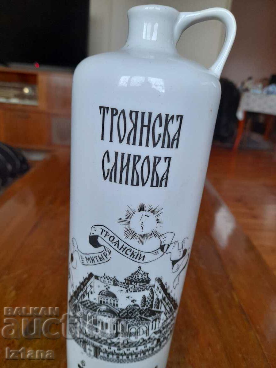 Old porcelain jug, jug Troyanska Slivova, Vinprom with price 85.00 BGN | € 43.46 Old porcelain jug, jug Troyanska Slivova, Vinprom with price 85.00 BGN | € 43.46