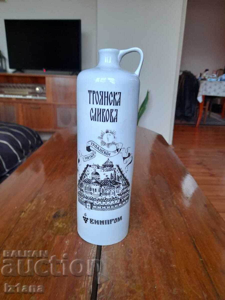 Urcică veche de porțelan, ulcior Troyanska Slivova, Vinprom