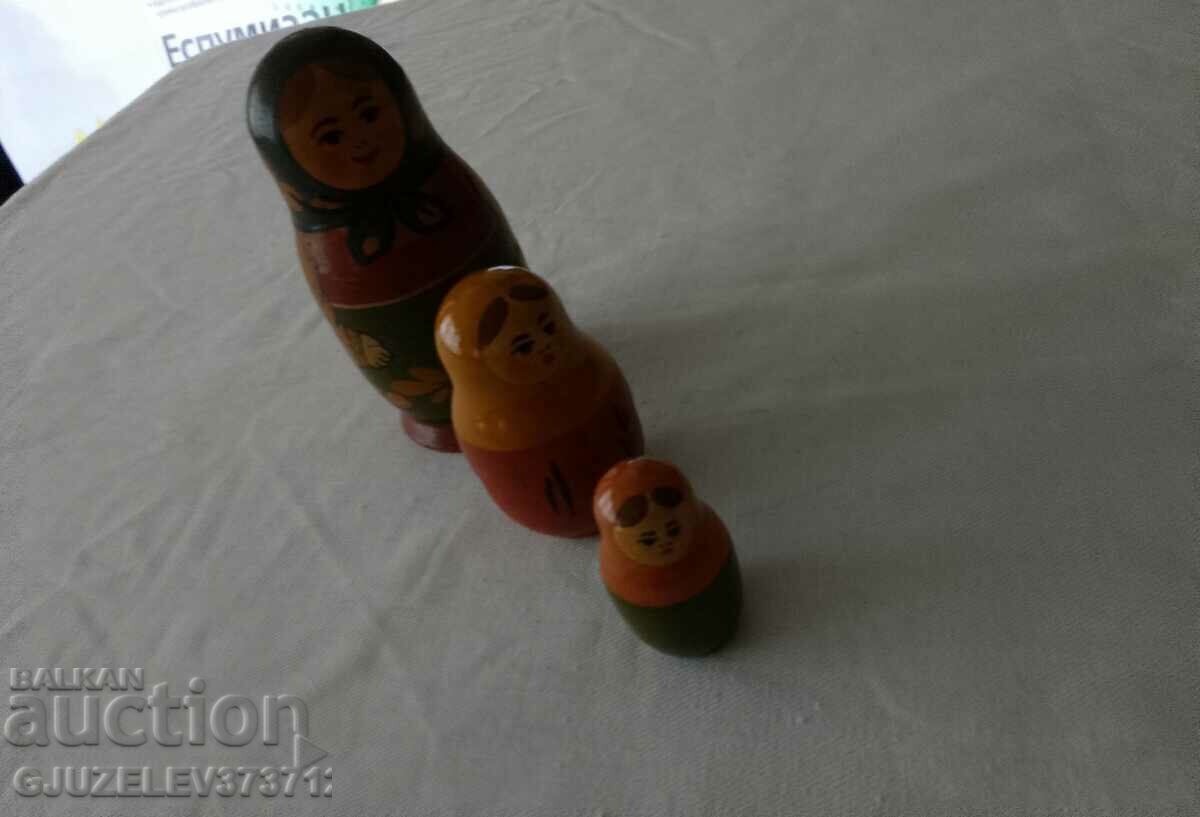 Old Russian matryoshka dolls with price 30.00 BGN | € 15.34 Old Russian matryoshka dolls with price 30.00 BGN | € 15.34