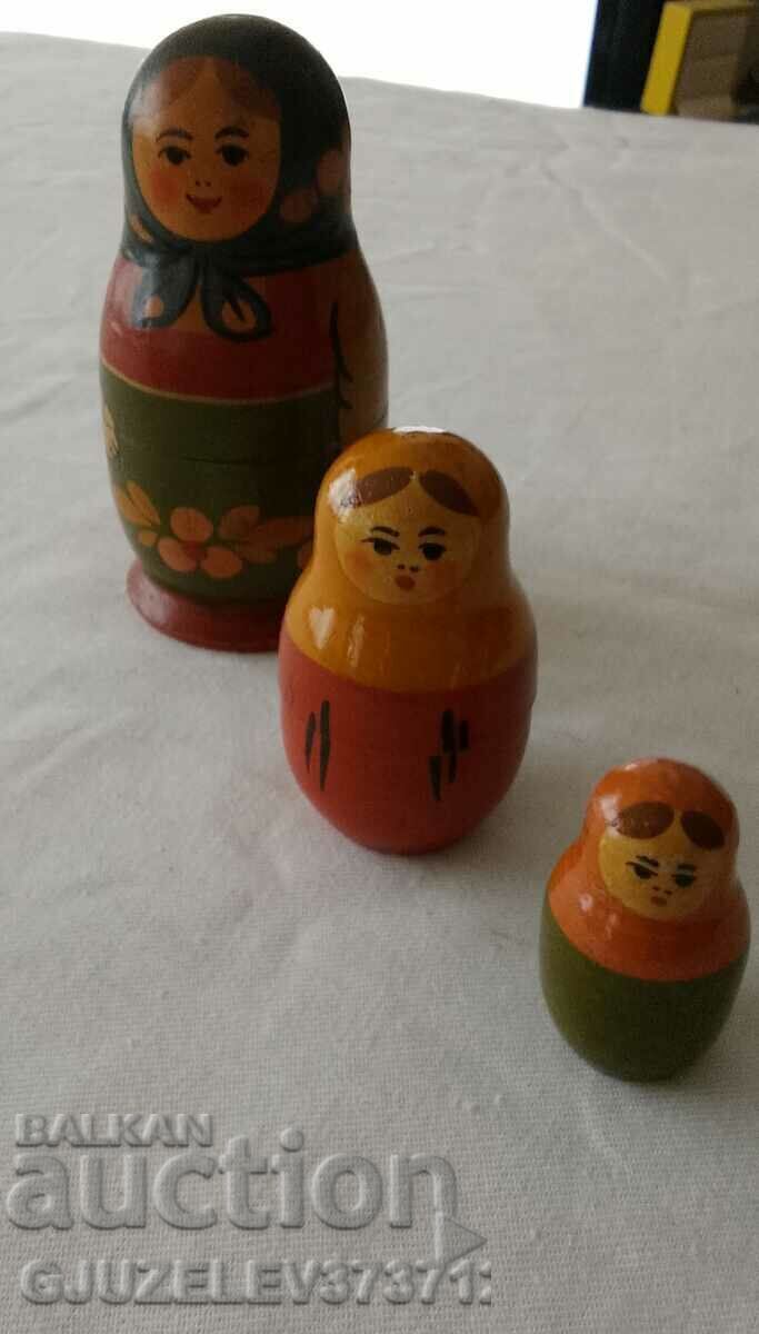 Delivery of Old Russian matryoshka dolls Delivery of Old Russian matryoshka dolls