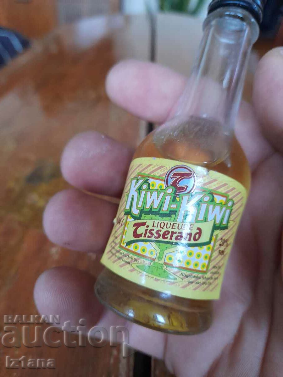 An old bottle of Kiwi liqueur with price 15.00 BGN | € 7.67