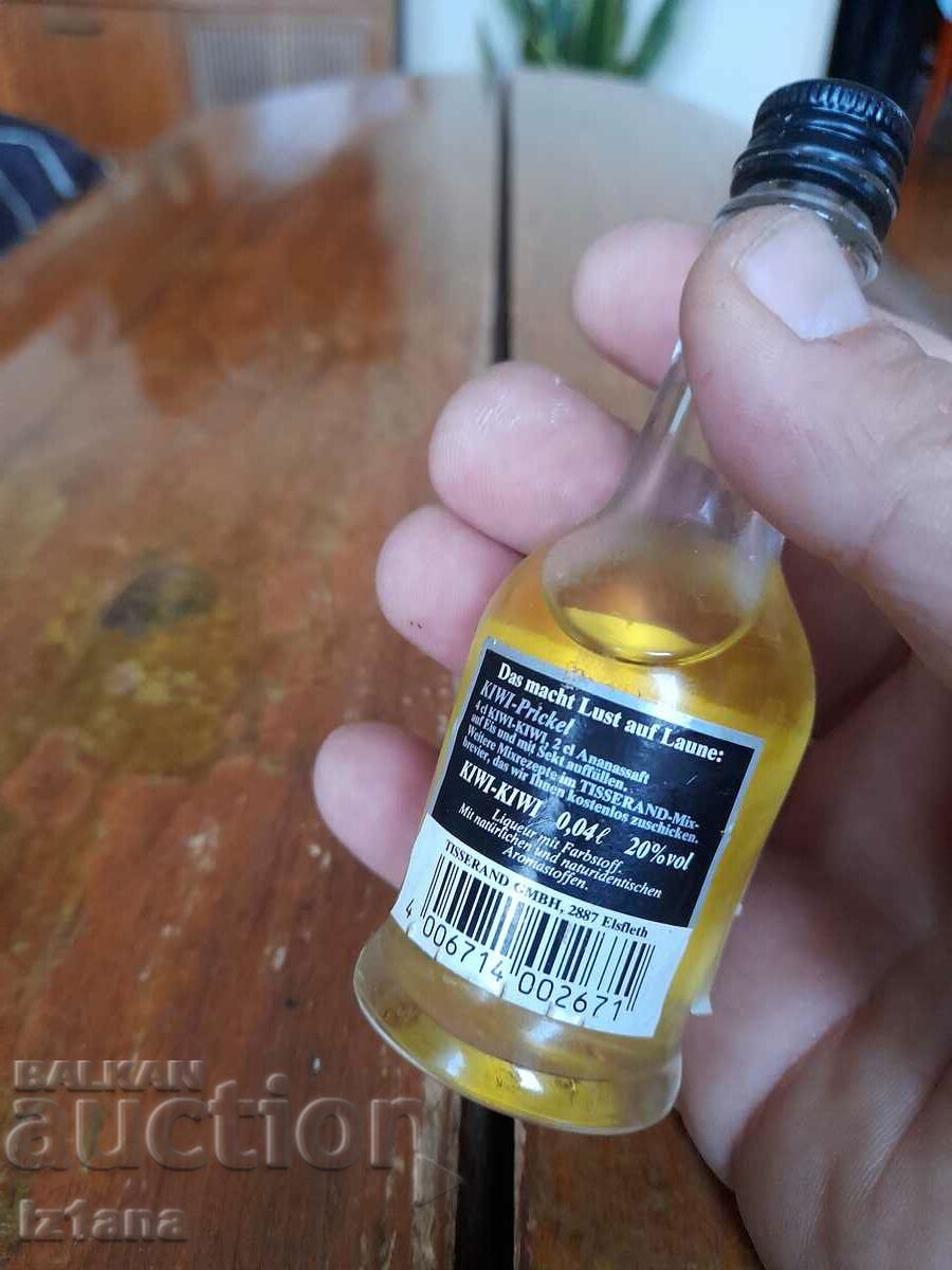 An old bottle of Kiwi liqueur - 5
