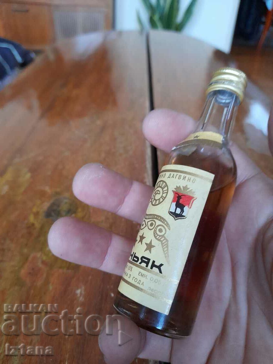 Доставка на Стара бутилка Руски Коняк Доставка на Стара бутилка Руски Коняк