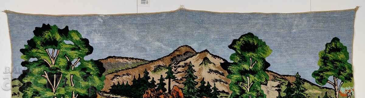 Auction  . SIRNY OLD CARPET RUG WALL