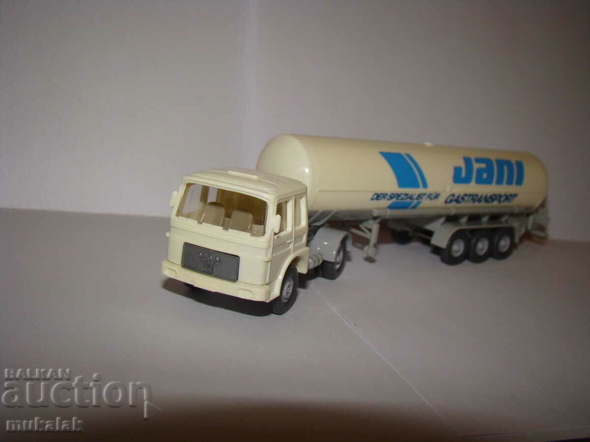 WIKING H0 1/87 MAN TIRE TRUCK MODEL TROLLEY TANKER with price 15.00 BGN | € 7.67 WIKING H0 1/87 MAN TIRE TRUCK MODEL TROLLEY TANKER with price 15.00 BGN | € 7.67