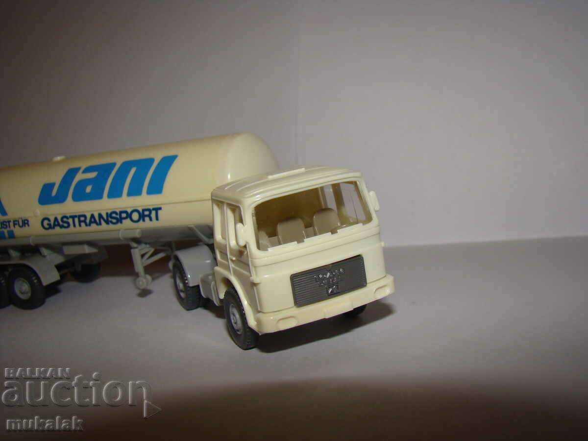 Delivery of WIKING H0 1/87 MAN TIRE TRUCK MODEL TROLLEY TANKER Delivery of WIKING H0 1/87 MAN TIRE TRUCK MODEL TROLLEY TANKER