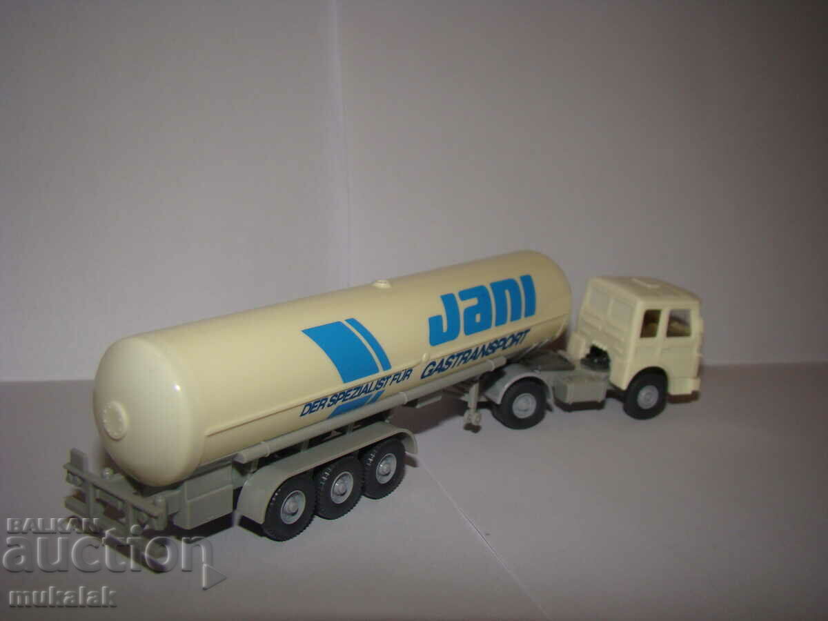 WIKING H0 1/87 MAN TIRE TRUCK MODEL TROLLEY TANKER - 5 WIKING H0 1/87 MAN TIRE TRUCK MODEL TROLLEY TANKER - 5