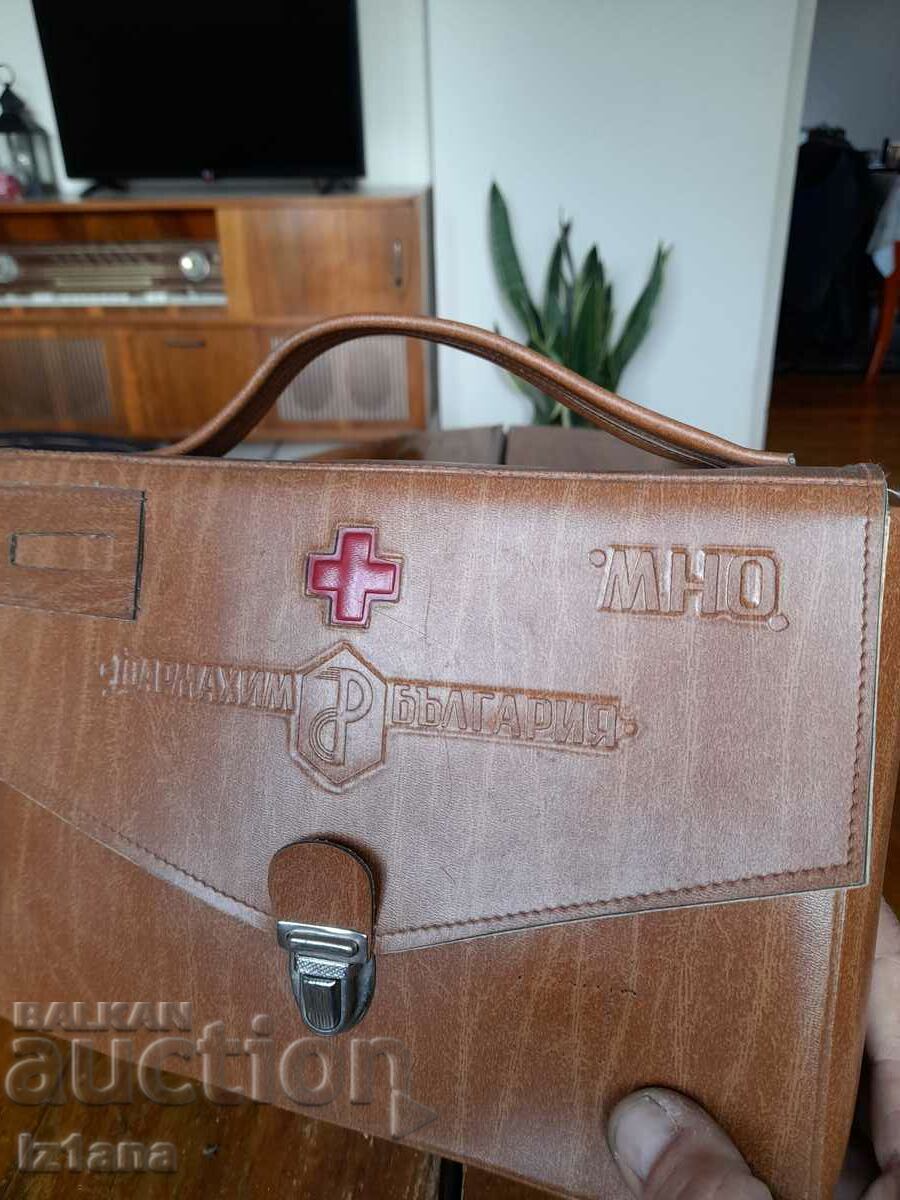 Trusă de prim ajutor pentru mașină veche cu preț 65.00 BGN | € 33.23