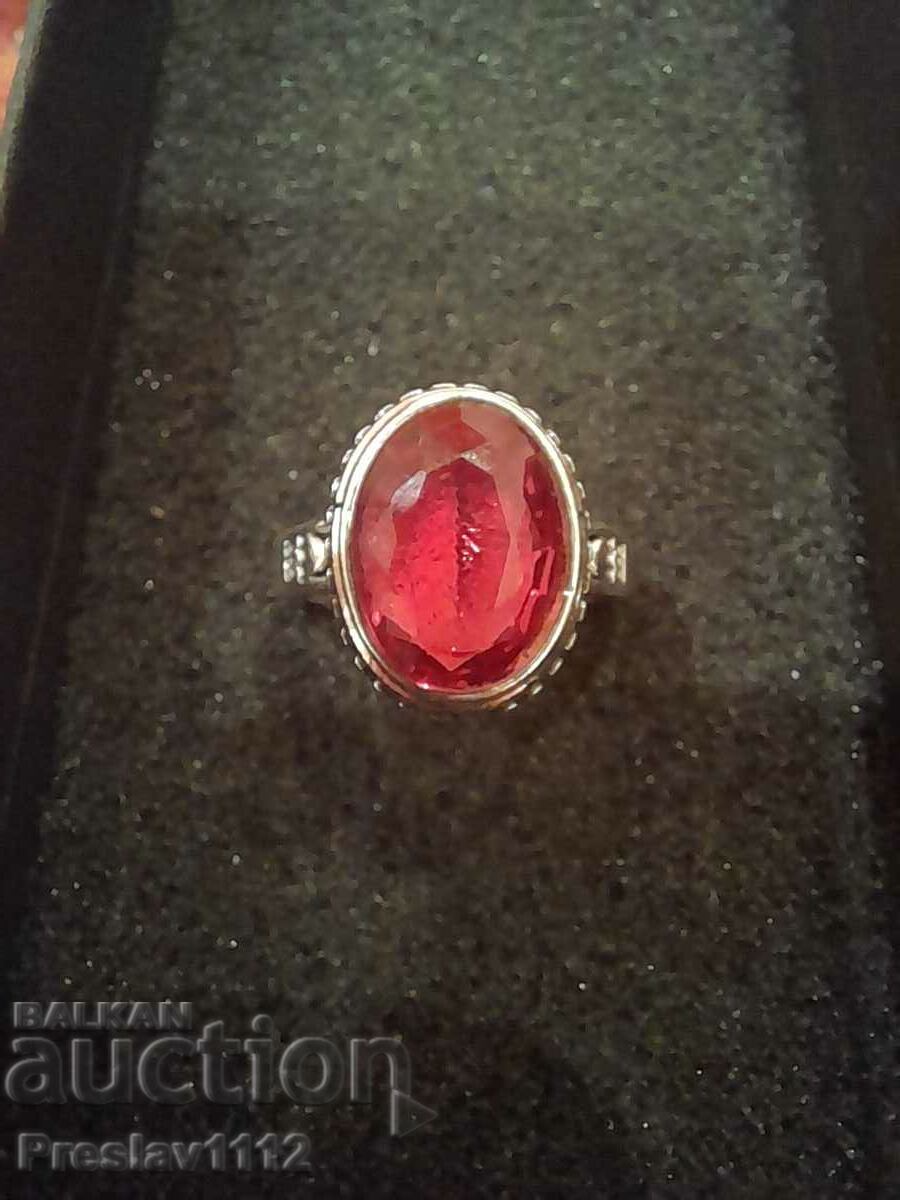 Silver ring with Garnet