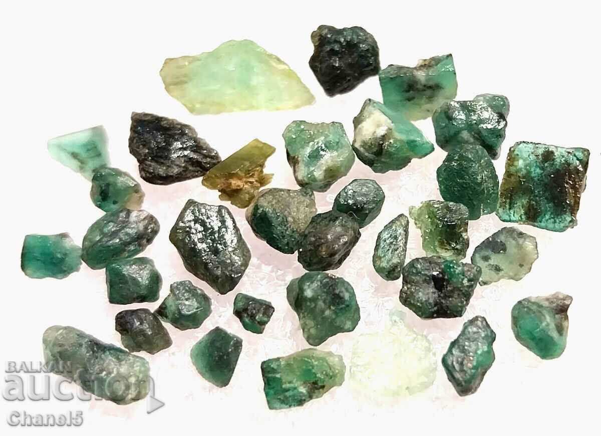 NATURAL ROUGH EMERALDS - 15.00 carats (235) with price 24.00 BGN | € 12.27 NATURAL ROUGH EMERALDS - 15.00 carats (235) with price 24.00 BGN | € 12.27