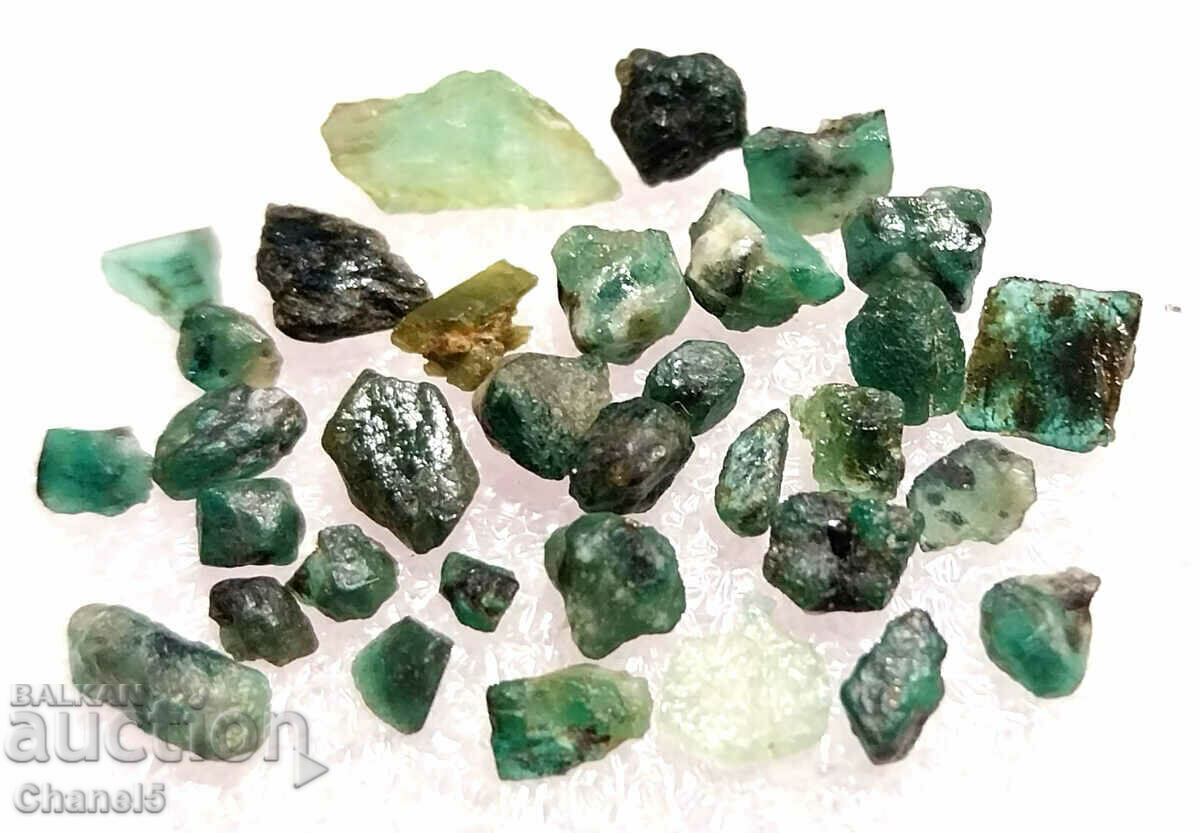 NATURAL ROUGH EMERALDS - 15.00 carats (235)