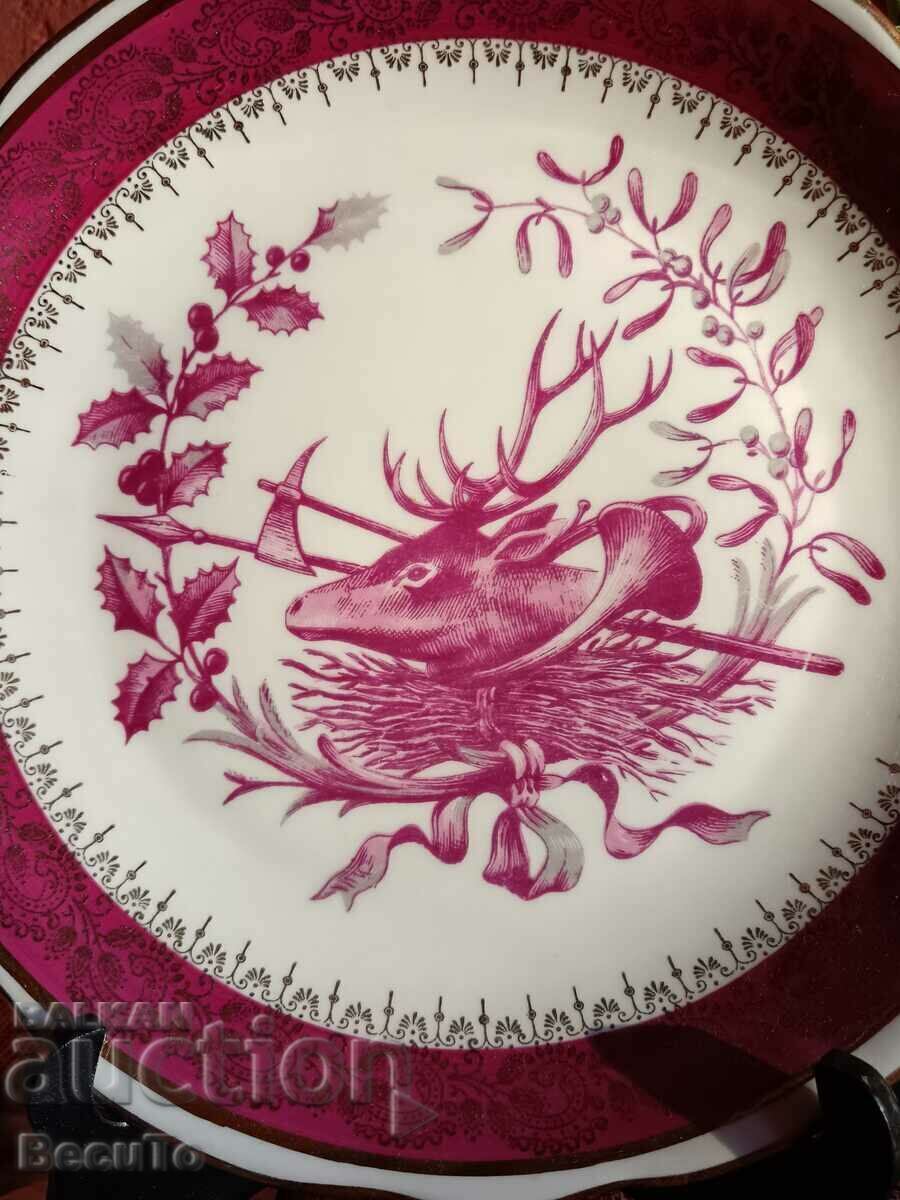 24 k. Gold, French porcelain plate with deer, hunting motifs with price 50.00 BGN | € 25.56 24 k. Gold, French porcelain plate with deer, hunting motifs with price 50.00 BGN | € 25.56