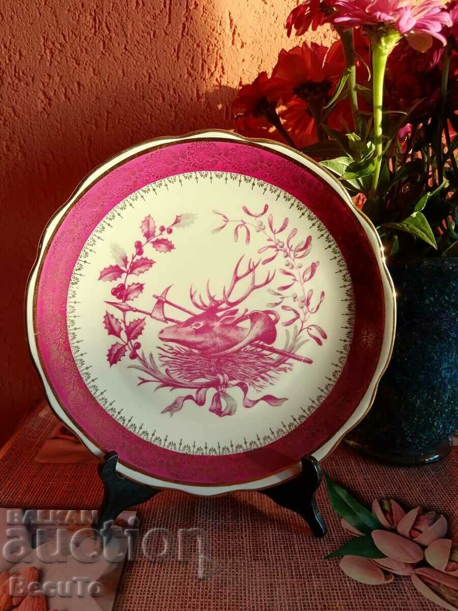24 k. Gold, French porcelain plate with deer, hunting motifs 24 k. Gold, French porcelain plate with deer, hunting motifs