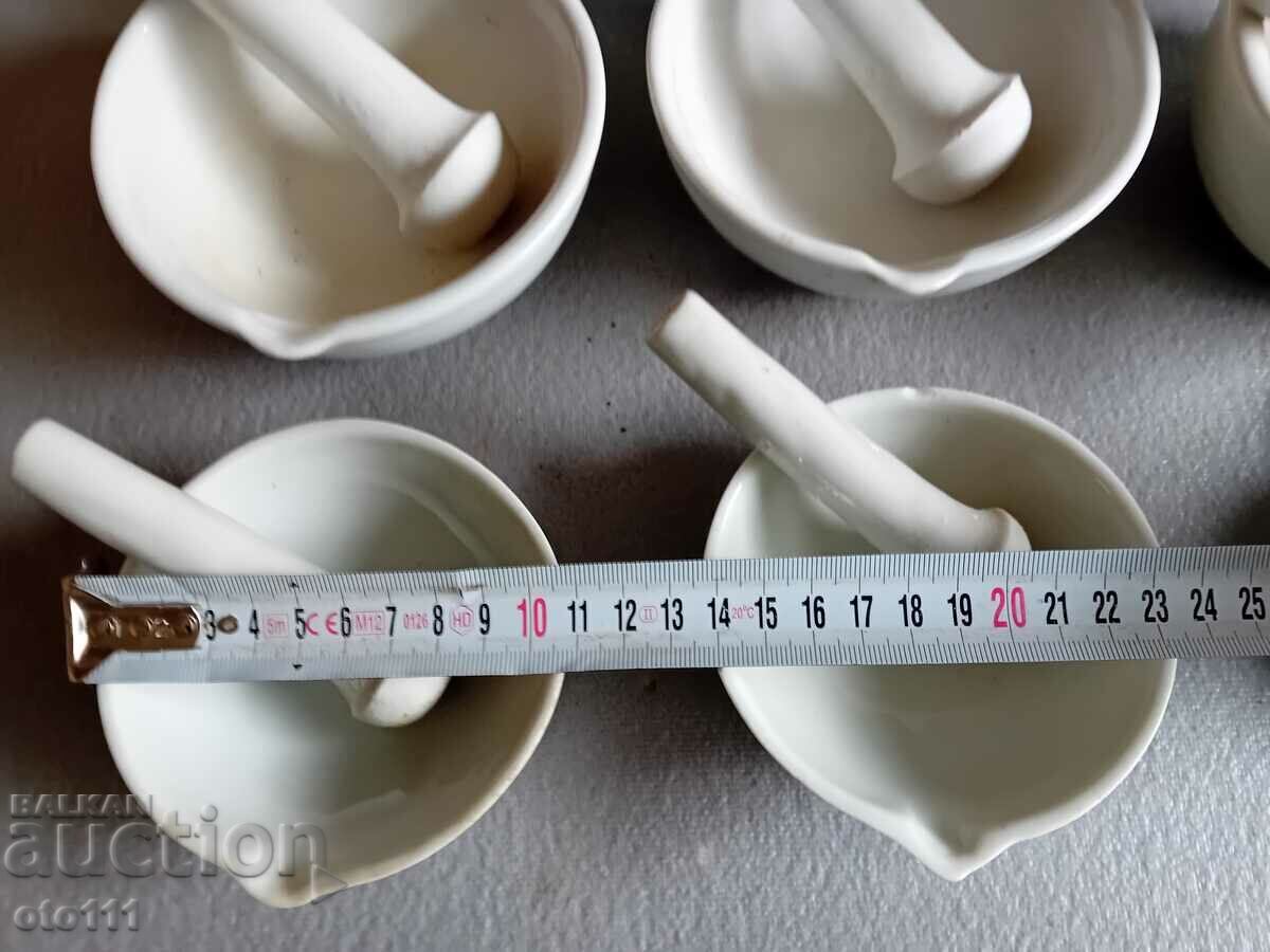 Licitație MORTAR VECHI DE PORCELAN, MORT - 9 bucati Licitație MORTAR VECHI DE PORCELAN, MORT - 9 bucati