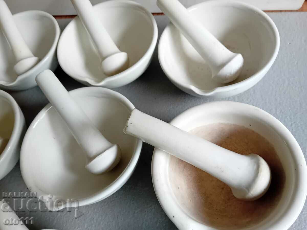Livrarea MORTAR VECHI DE PORCELAN, MORT - 9 bucati Livrarea MORTAR VECHI DE PORCELAN, MORT - 9 bucati