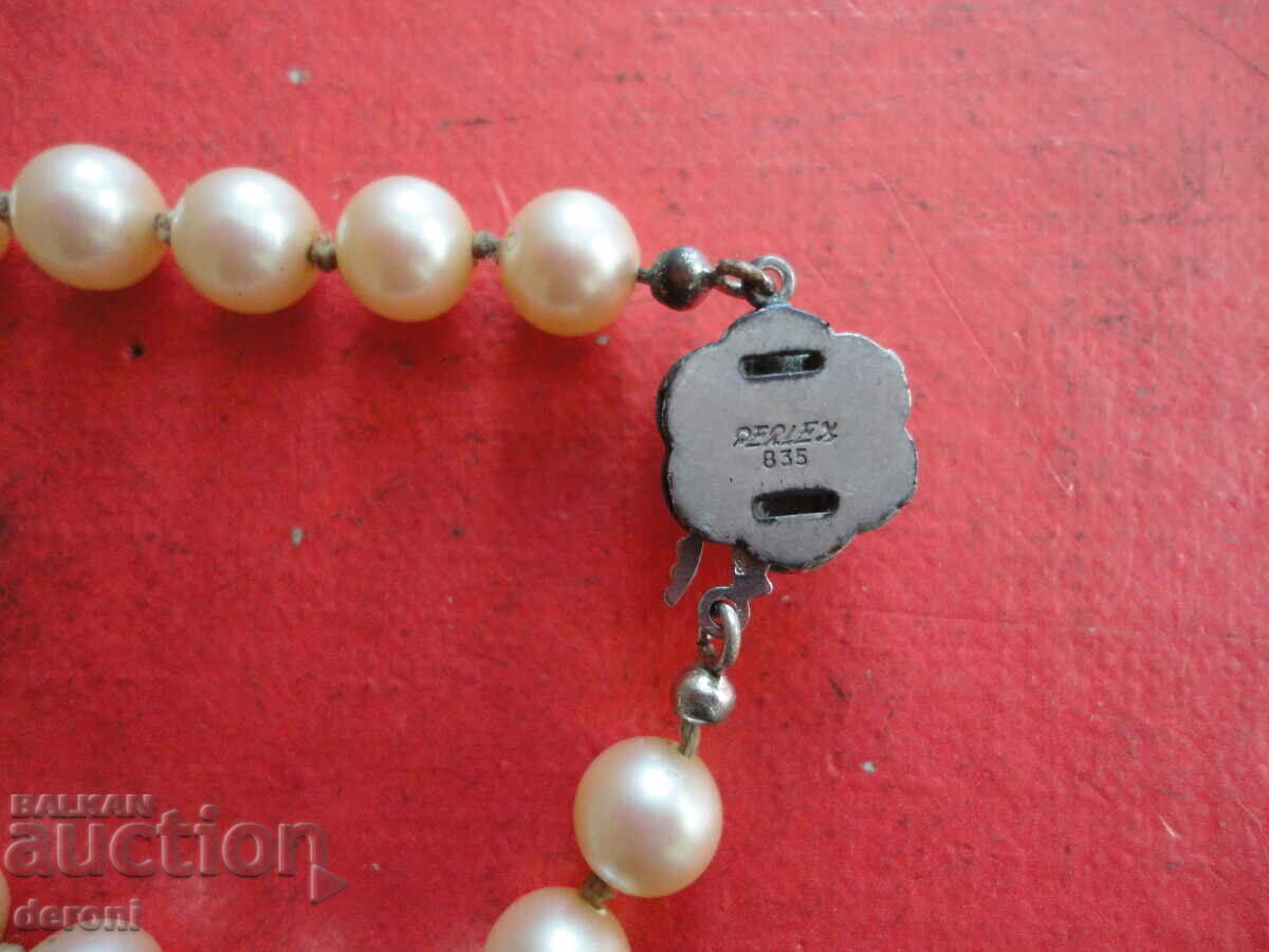 Livrarea Un colier grozav de perle și argint