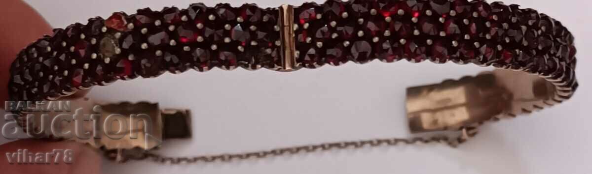 Delivery of Metal bracelet tom pak with grenades Delivery of Metal bracelet tom pak with grenades