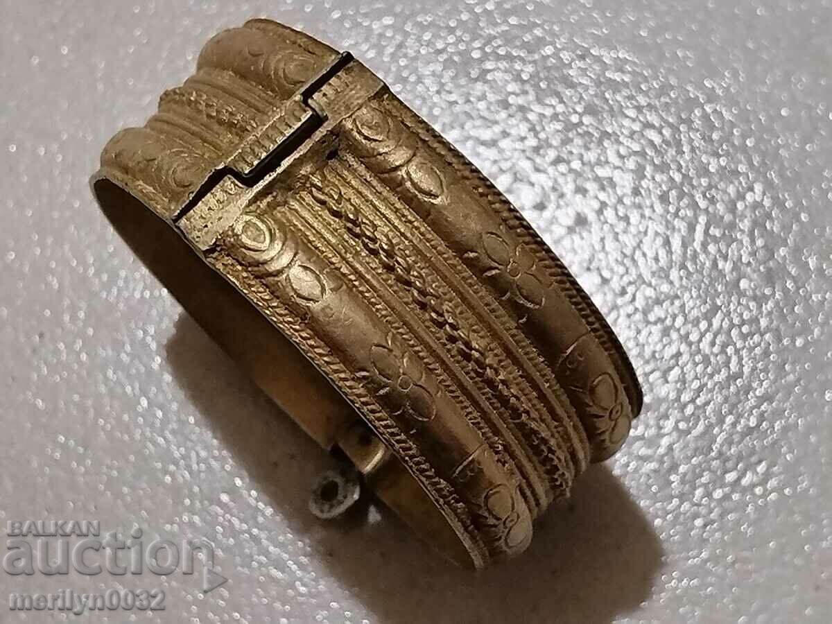 Licitație Bijuterii bratara din bronz renascentista Licitație Bijuterii bratara din bronz renascentista