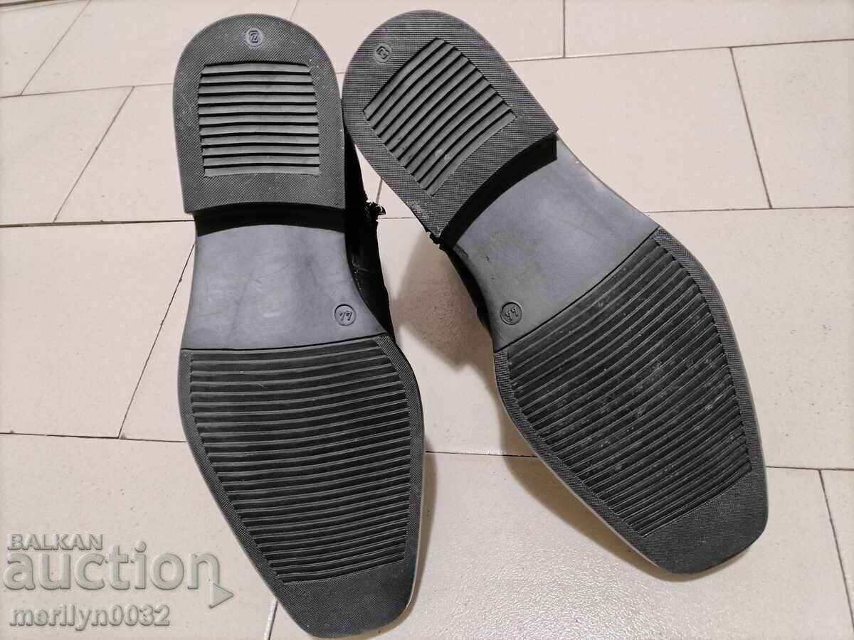 Auction Officer's shoes, boots, number 44, natural leather, 1991 Auction Officer's shoes, boots, number 44, natural leather, 1991