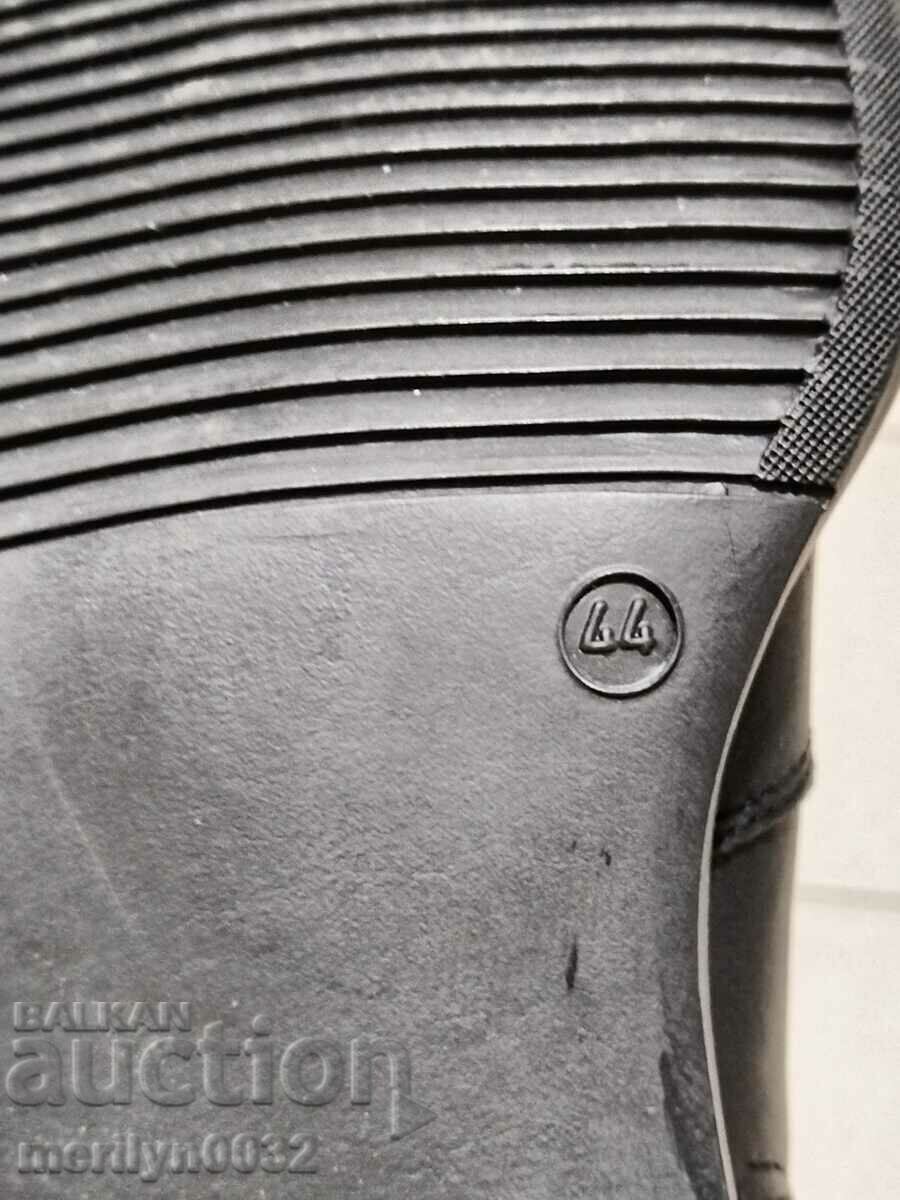 Delivery of Officer's shoes, boots, number 44, natural leather, 1991 Delivery of Officer's shoes, boots, number 44, natural leather, 1991