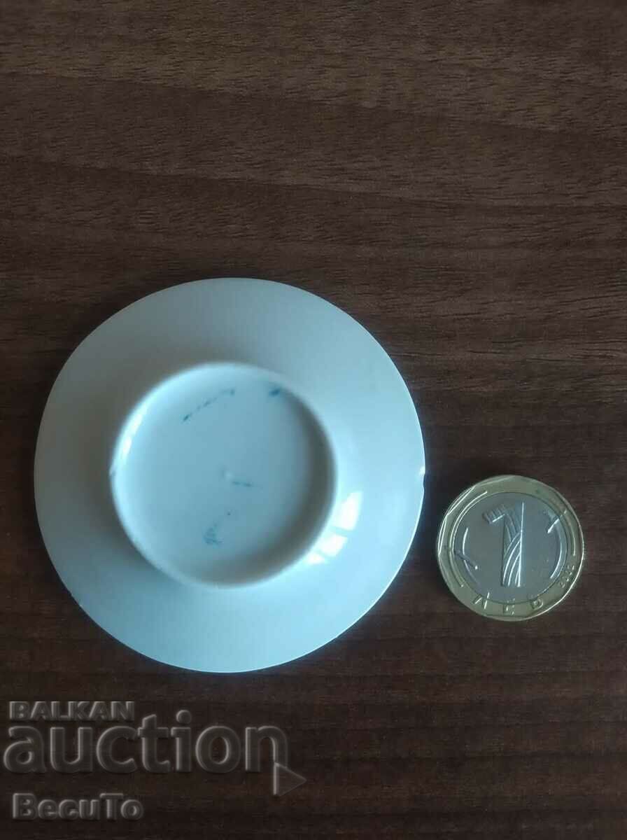 Auction Miniature saucer with horses Auction Miniature saucer with horses