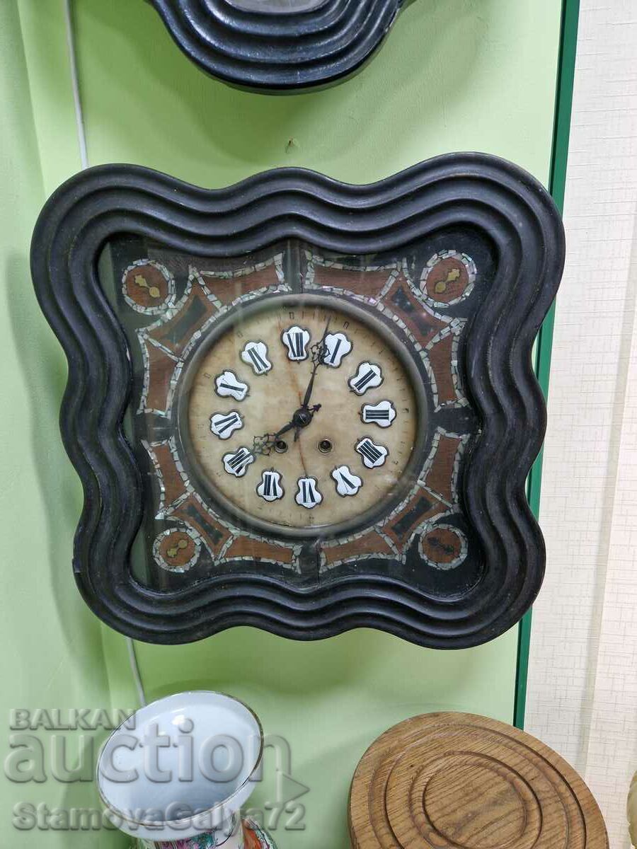 Auction A beautiful antique French wall clock from the 19th century Auction A beautiful antique French wall clock from the 19th century