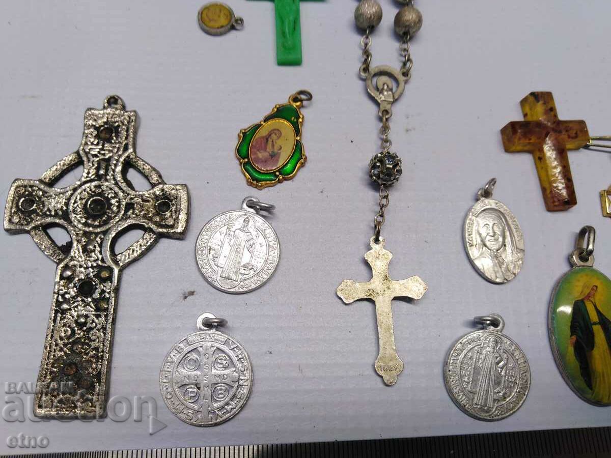 Auction  OLD RELIGIOUS MEDALLIONS, CROSS, MEDALLION