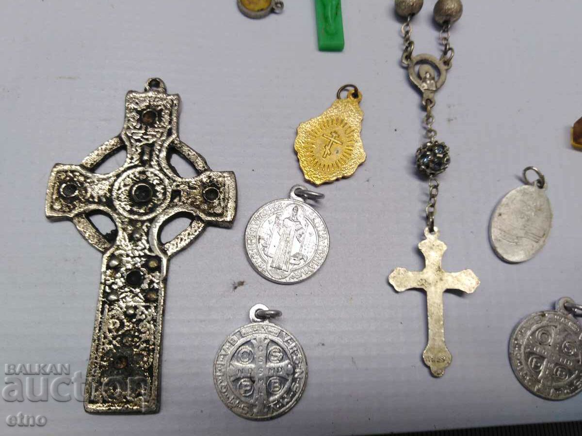 OLD RELIGIOUS MEDALLIONS, CROSS, MEDALLION - 6
