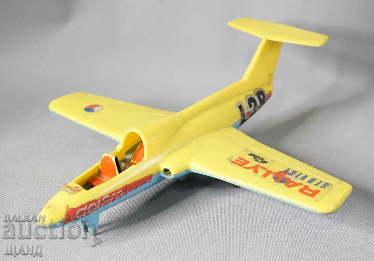 Veche jucărie de avion model din plastic ceh