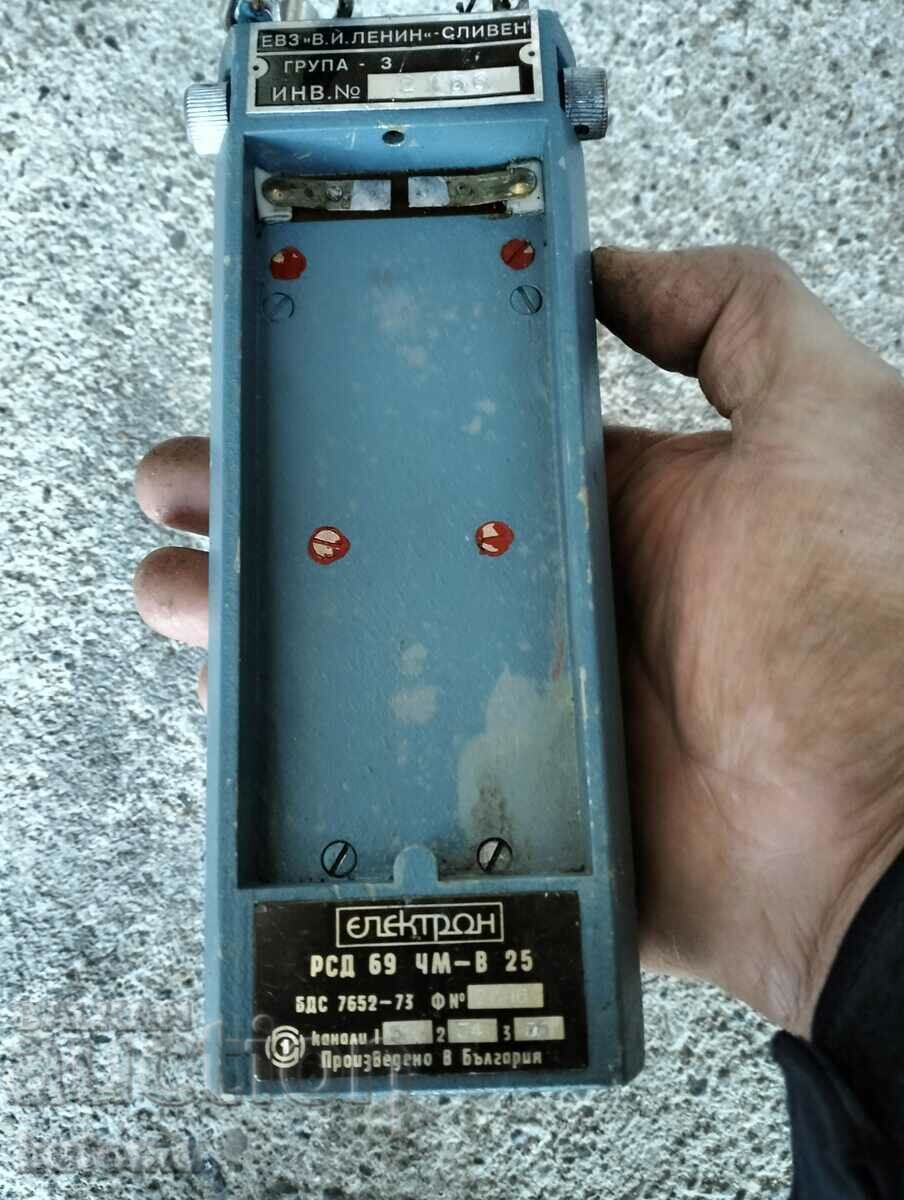 Стара българска полицейска радиостанция Микрон с цена € 32.99 | 64.52 лв.