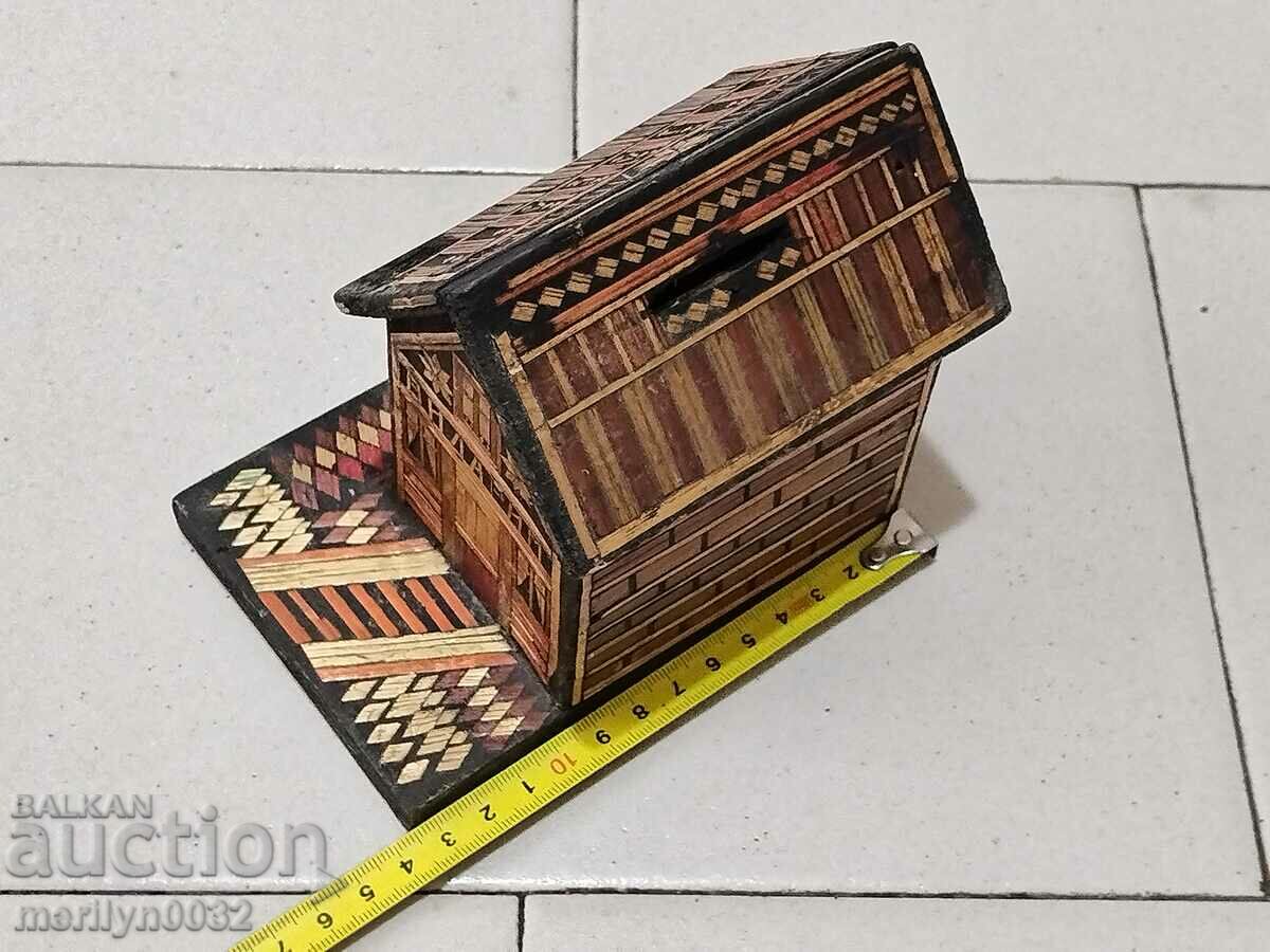 Delivery of Old piggy bank alms donations Delivery of Old piggy bank alms donations