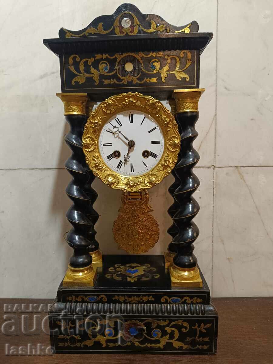 Mantel clock