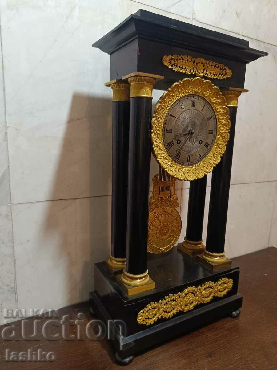 Παλιό ρολόι τζαμιού με τιμή 1299.99 BGN | € 664.67 Παλιό ρολόι τζαμιού με τιμή 1299.99 BGN | € 664.67