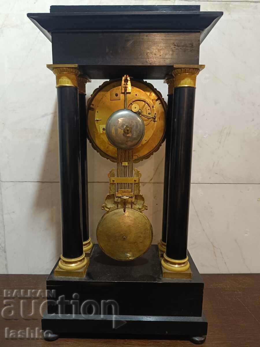 Παράδοση Παλιό ρολόι τζαμιού Παράδοση Παλιό ρολόι τζαμιού