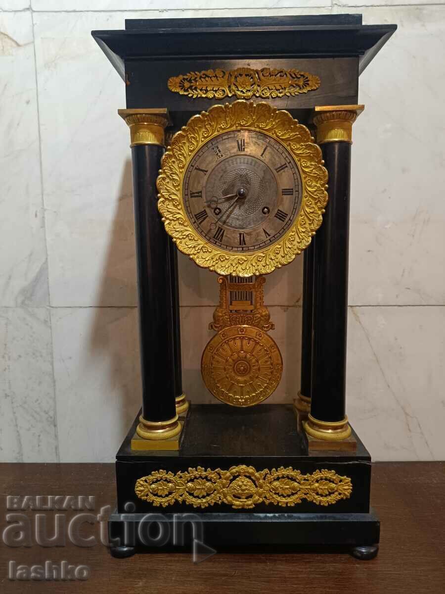 Παλιό ρολόι τζαμιού Παλιό ρολόι τζαμιού