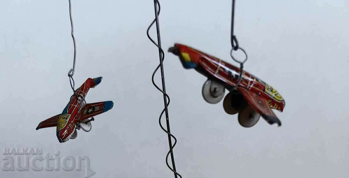 . VERY OLD TOY SHEET METAL PLANES ON PLANE STAND - 5 . VERY OLD TOY SHEET METAL PLANES ON PLANE STAND - 5
