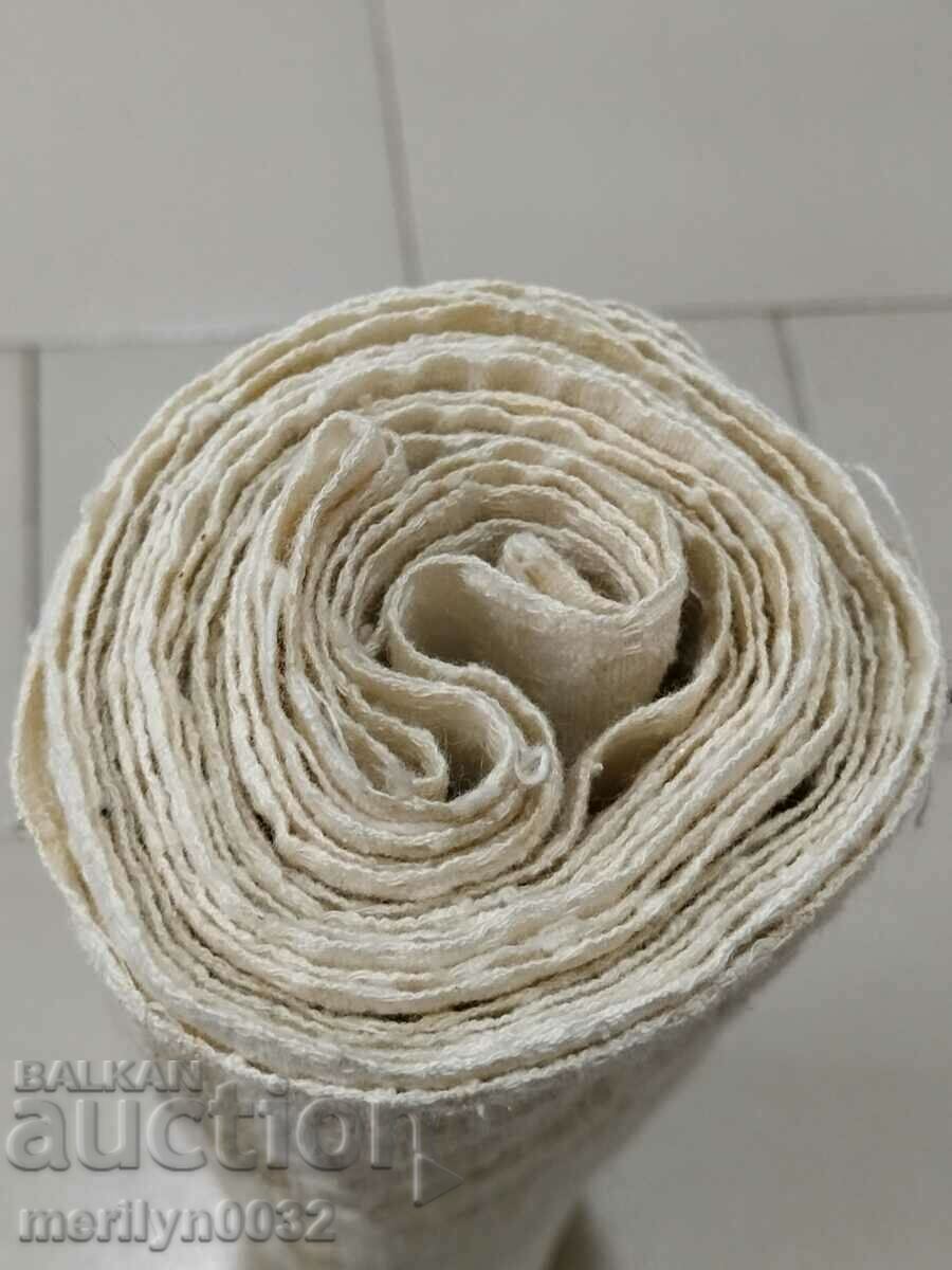 O rolă de material chenar țesut manual - 5 O rolă de material chenar țesut manual - 5