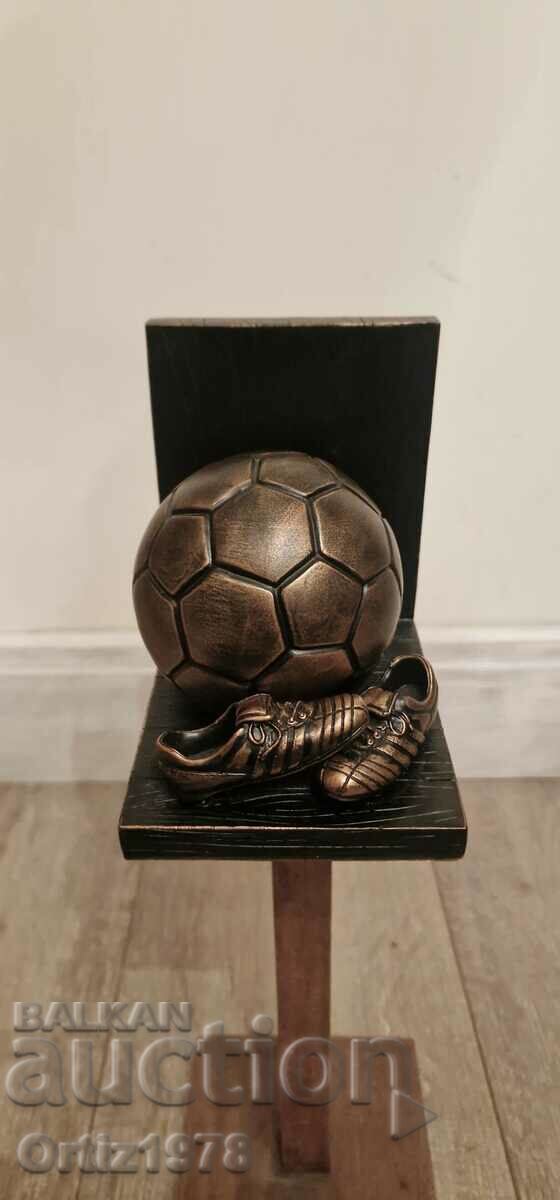 Auction Massive book stopper, 742g - The Golden Ball. Auction Massive book stopper, 742g - The Golden Ball.