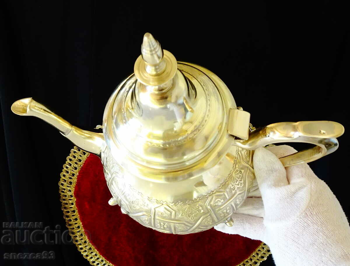 Delivery of Bronze teapot Morocco, marked. Delivery of Bronze teapot Morocco, marked.