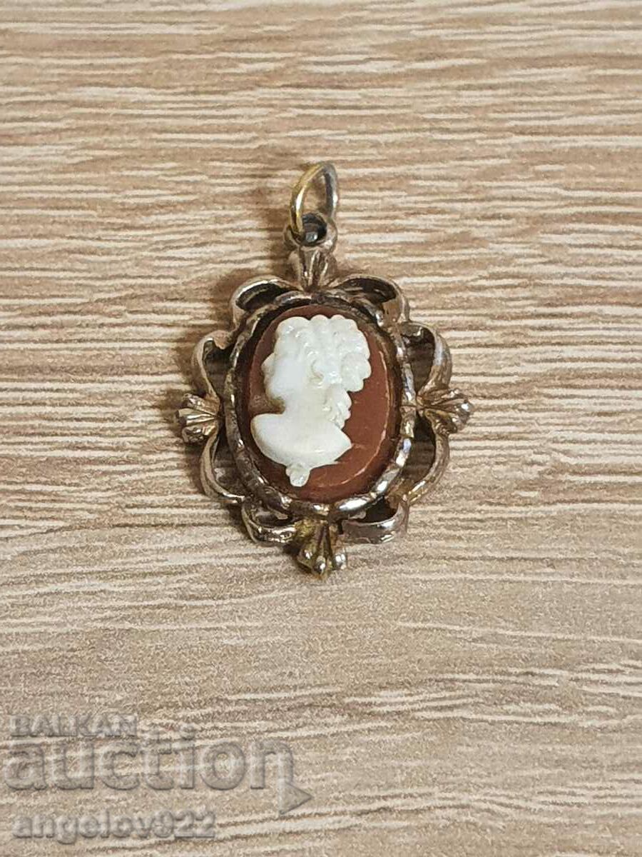 Beautiful locket cameo!!!