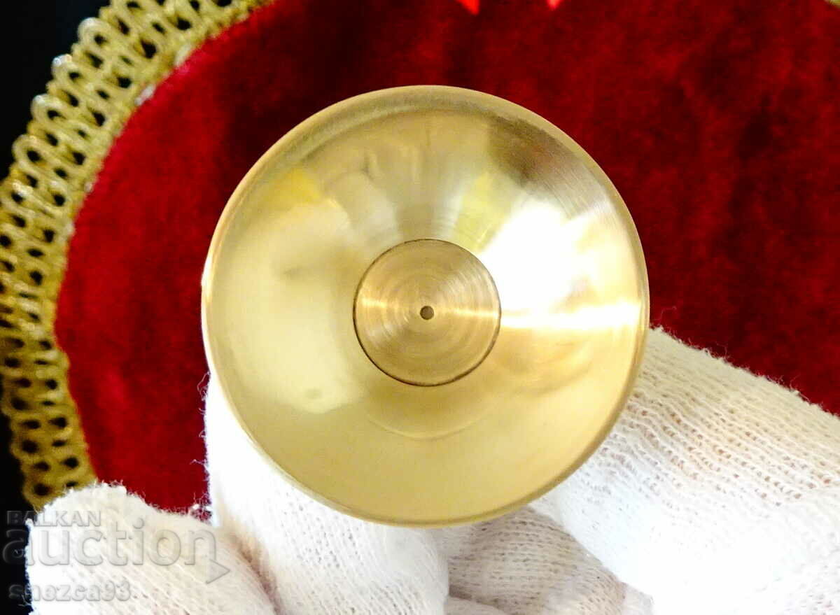 English bronze cups, 5 pcs., baroque ornaments. - 7 English bronze cups, 5 pcs., baroque ornaments. - 7