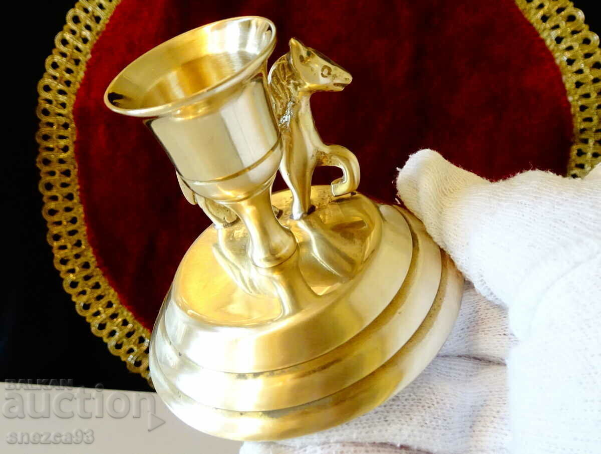 Δημοπρασία Χάλκινο κηροπήγιο με φιγούρα αλόγου, αγαλματίδιο αλόγου. Δημοπρασία Χάλκινο κηροπήγιο με φιγούρα αλόγου, αγαλματίδιο αλόγου.