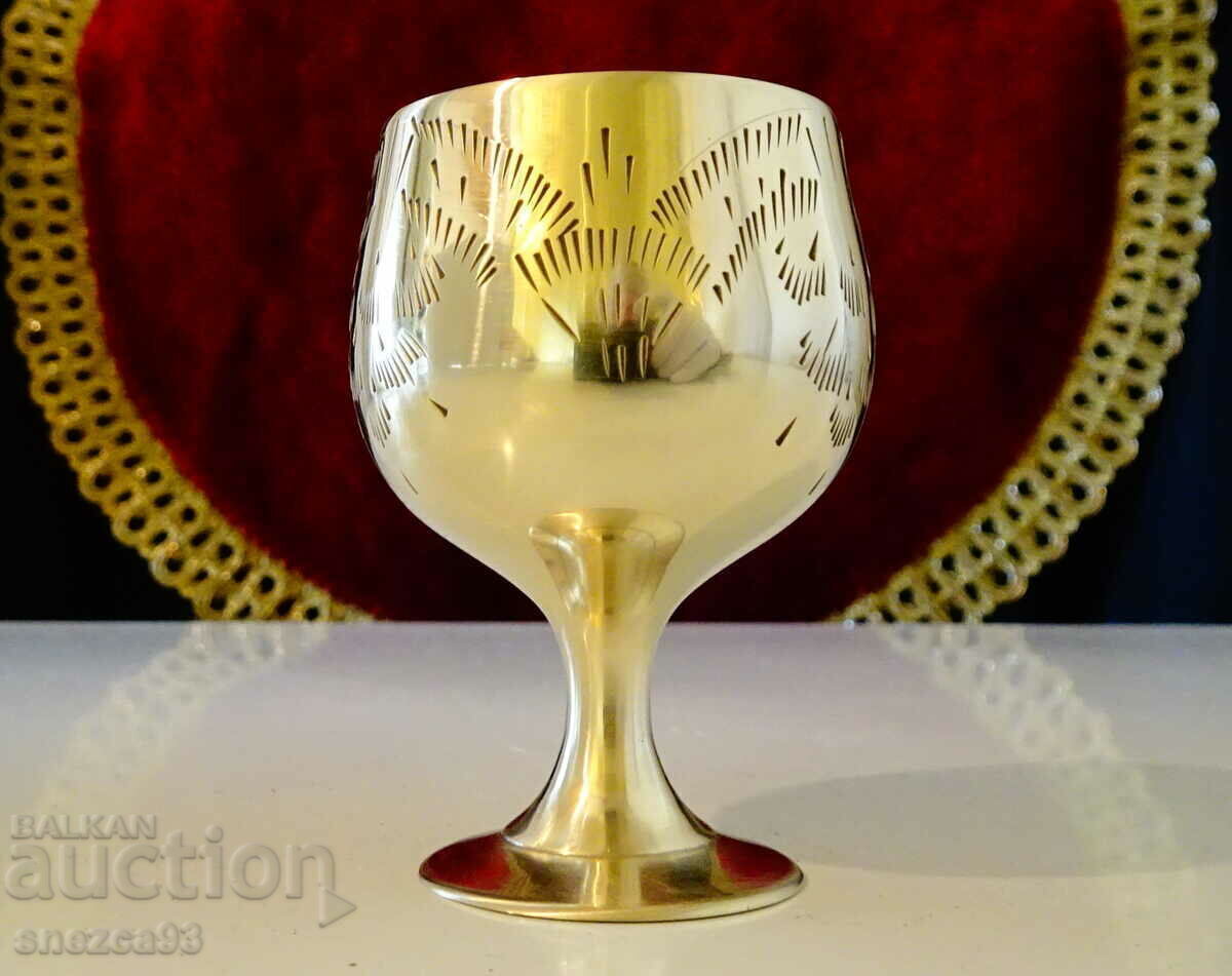 English bronze shot glass with price 14.00 BGN | € 7.16 English bronze shot glass with price 14.00 BGN | € 7.16