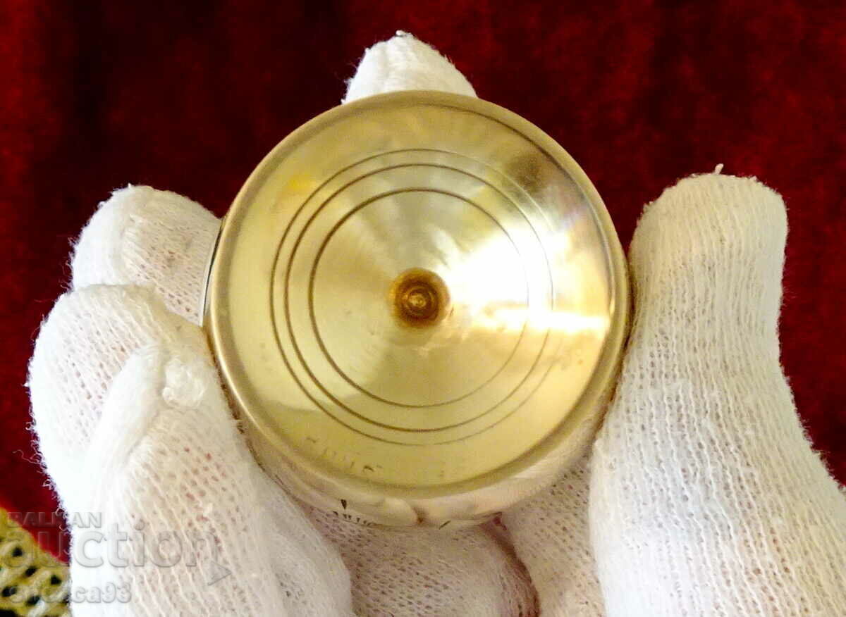 Delivery of English bronze shot glass Delivery of English bronze shot glass