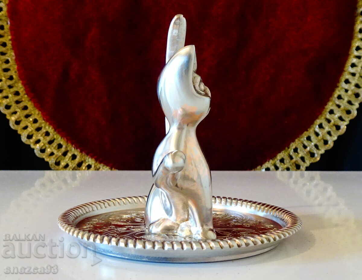 Επάργυρη φιγούρα γάτας, βάση κοσμήματος. με τιμή 25.00 BGN | € 12.78 Επάργυρη φιγούρα γάτας, βάση κοσμήματος. με τιμή 25.00 BGN | € 12.78