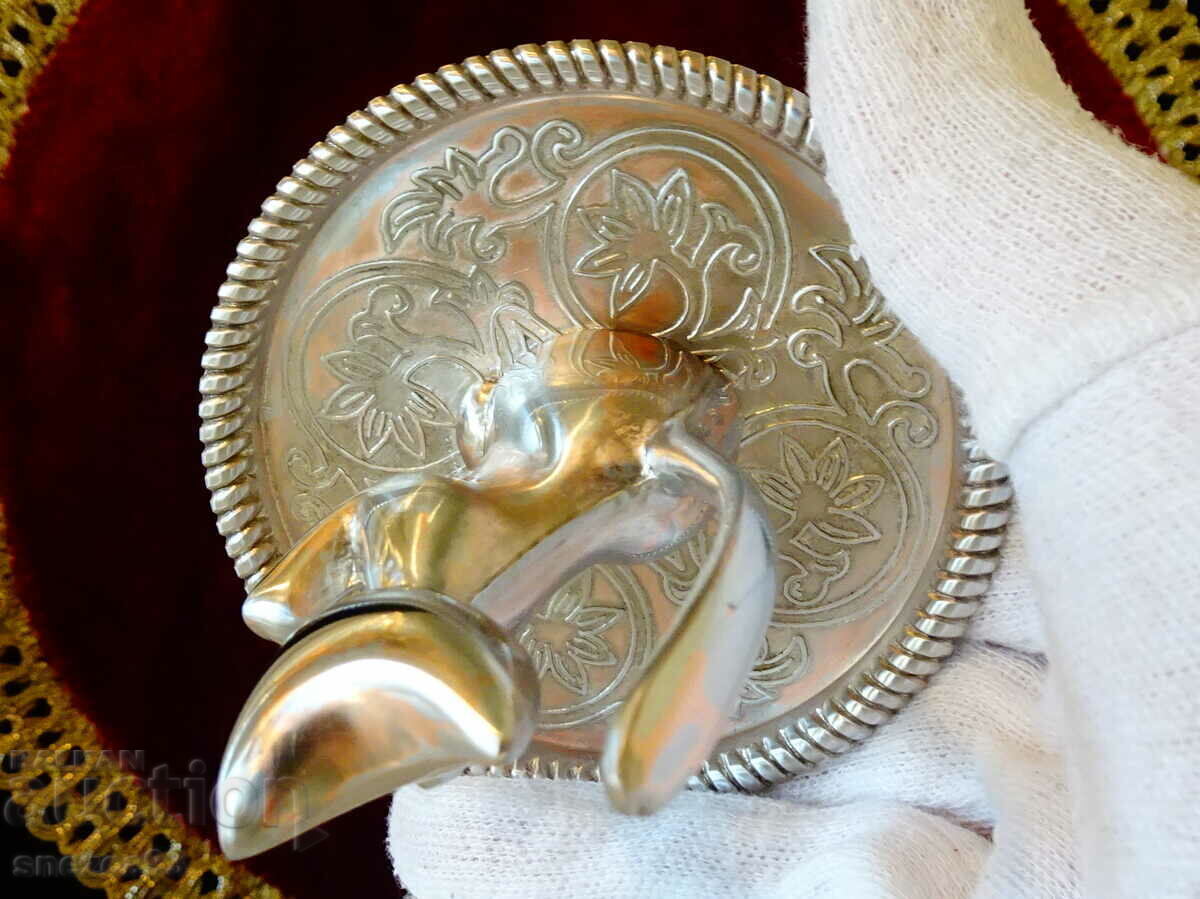 Παράδοση Επάργυρη φιγούρα γάτας, βάση κοσμήματος. Παράδοση Επάργυρη φιγούρα γάτας, βάση κοσμήματος.