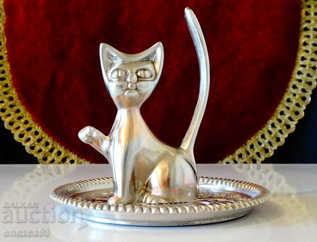 Επάργυρη φιγούρα γάτας, βάση κοσμήματος. Επάργυρη φιγούρα γάτας, βάση κοσμήματος.