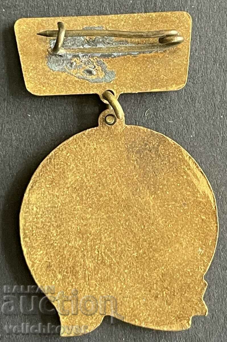 39399 Bulgaria badge Excellent student of studies and sports enamel with price 8.00 BGN | € 4.09 39399 Bulgaria badge Excellent student of studies and sports enamel with price 8.00 BGN | € 4.09